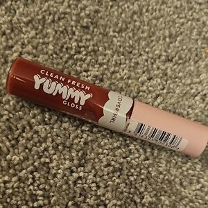 🟠CoverGirl Yummy Gloss Lip Gloss #D2